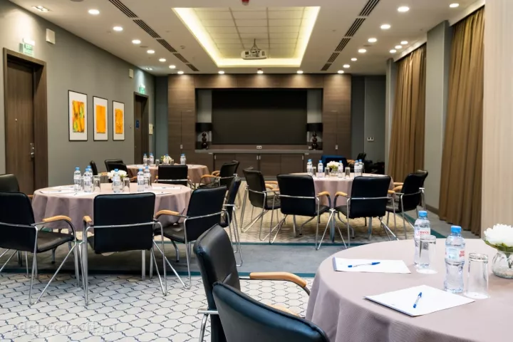 DoubleTree by Hilton — Golden Hall — конференц-зал в Тюмени, фото 5