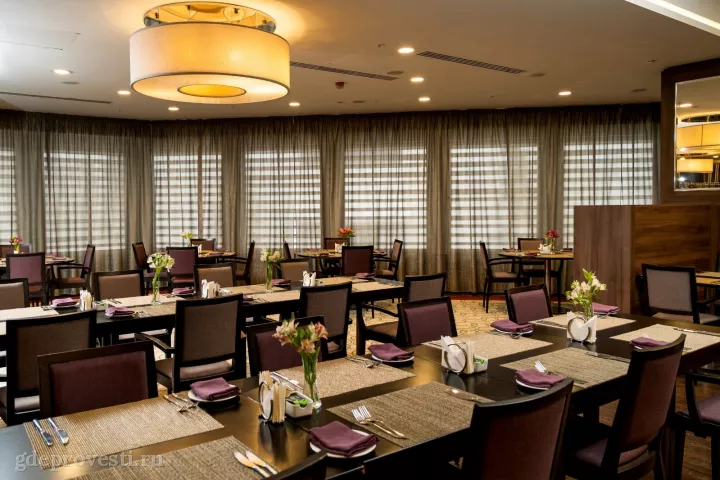 DoubleTree by Hilton — ресторан Emerald — банкетный зал в Тюмени, фото 2