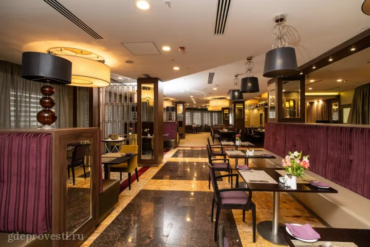 DoubleTree by Hilton — ресторан Emerald — банкетный зал в Тюмени, фото 3