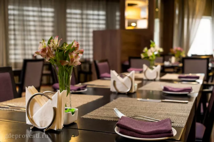 DoubleTree by Hilton — ресторан Emerald — банкетный зал в Тюмени, фото 6