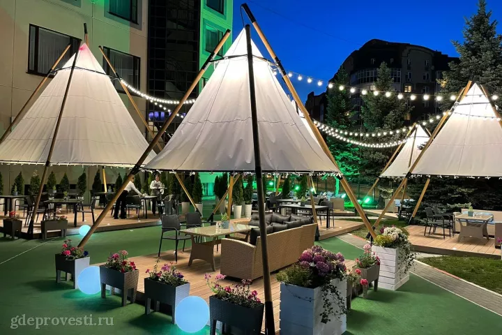 DoubleTree by Hilton — терраса Shater — летняя площадка в Тюмени