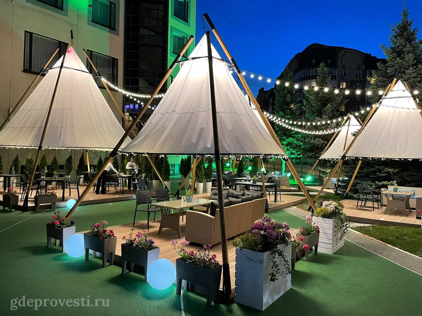 DoubleTree by Hilton — терраса Shater — летняя площадка в Тюмени, фото 1