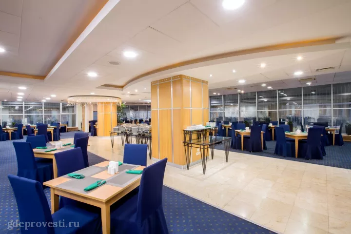 Novotel Москва Центр — Ресторан Côté Azur — зал в отеле в Москве, фото 5