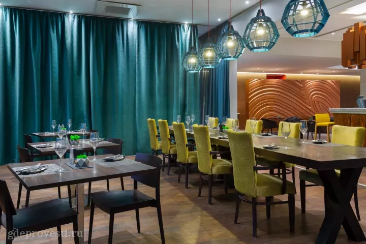 Cosmos Selection Москва Шереметьево Аэропорт (бывший Sheraton Шереметьево) — Ресторан «Стратосфера» — зал в отеле в Москве, фото 4