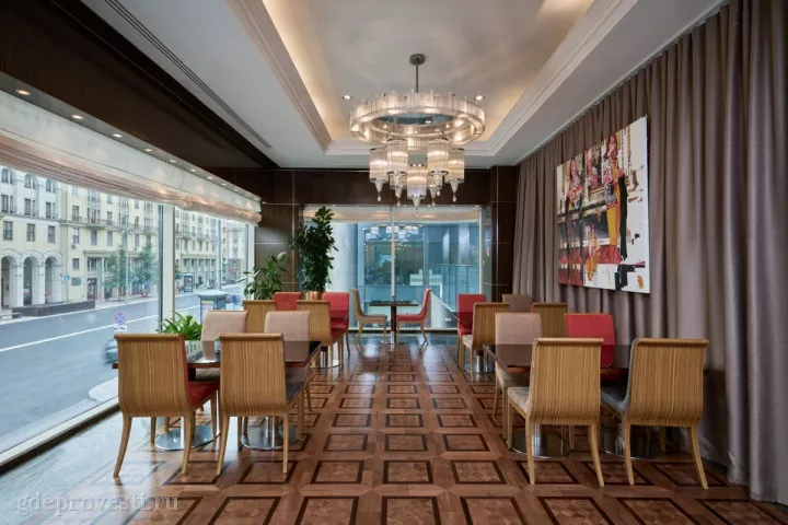 Hotel Continental (бывший InterContinental Москва Тверская) — Ресторан «Татлин» — зал в отеле в Москве, фото 7