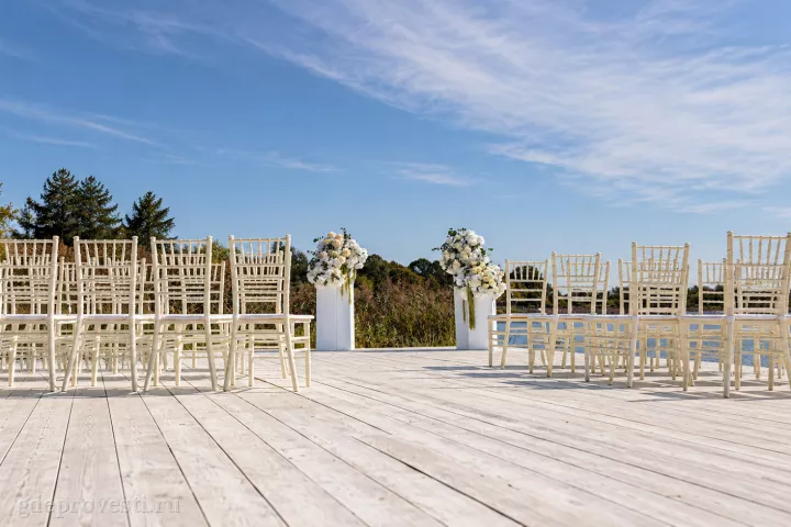 Пляж в Пирогово — шатёр White Podium — летняя площадка в Москве, фото 6