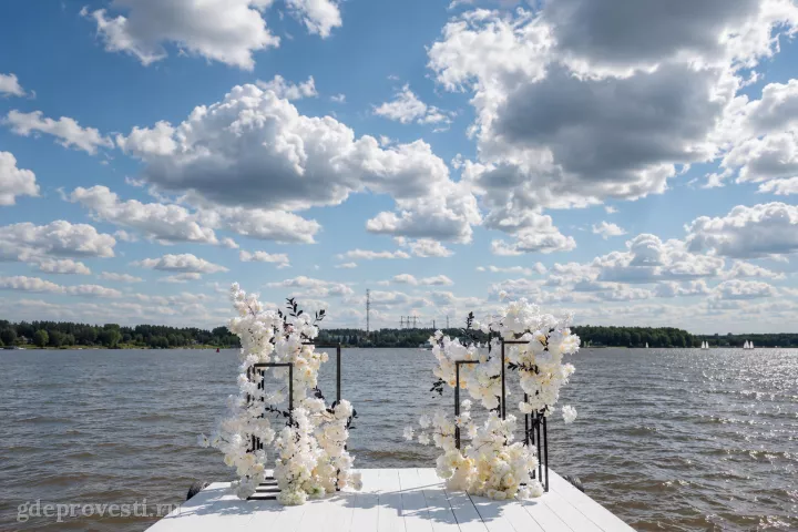 Пляж в Пирогово — шатёр White Podium — летняя площадка в Москве, фото 7