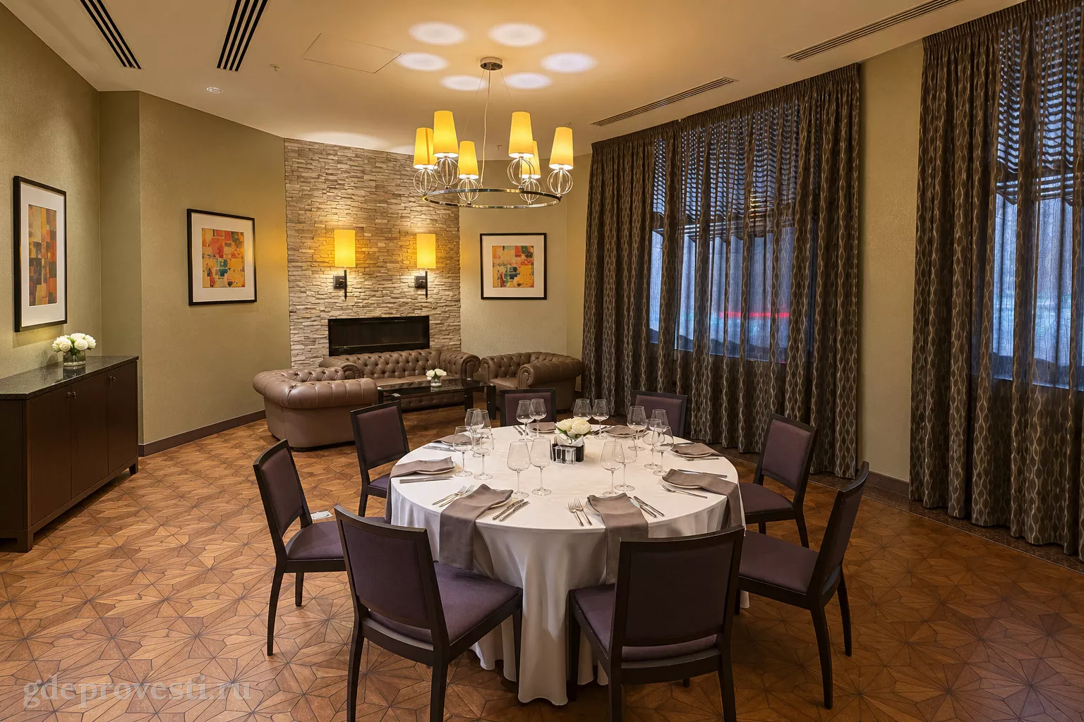DoubleTree by Hilton — Каминный зал — банкетный зал в Тюмени, фото 1