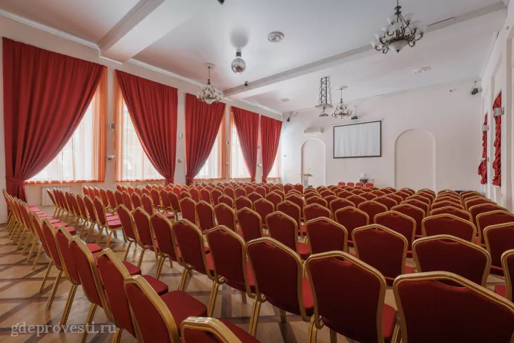 Отель «Селигер Палас» — Конференц-зал «Толстой» — зал в отеле в Осташкове