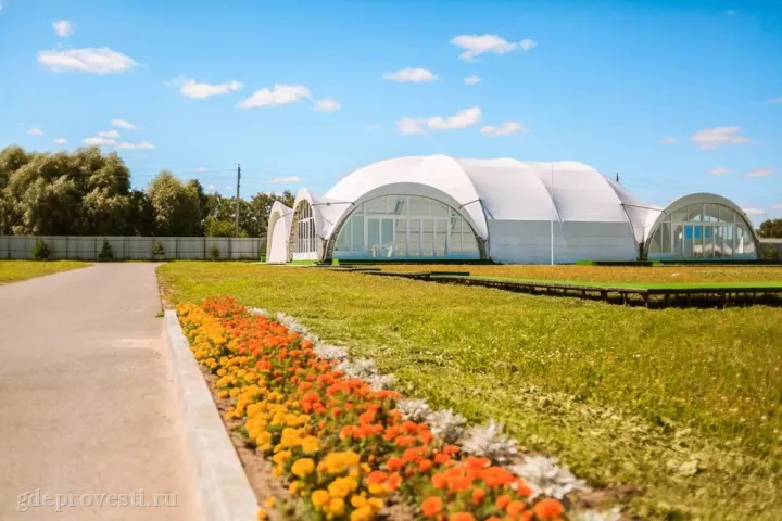 Загородный клуб «Адмирал» — Шатёр на газоне — загородная площадка в Тюмени, фото 2