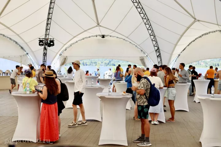 Sunset Beach — Шатёр у воды — летняя площадка в Москве, фото 3