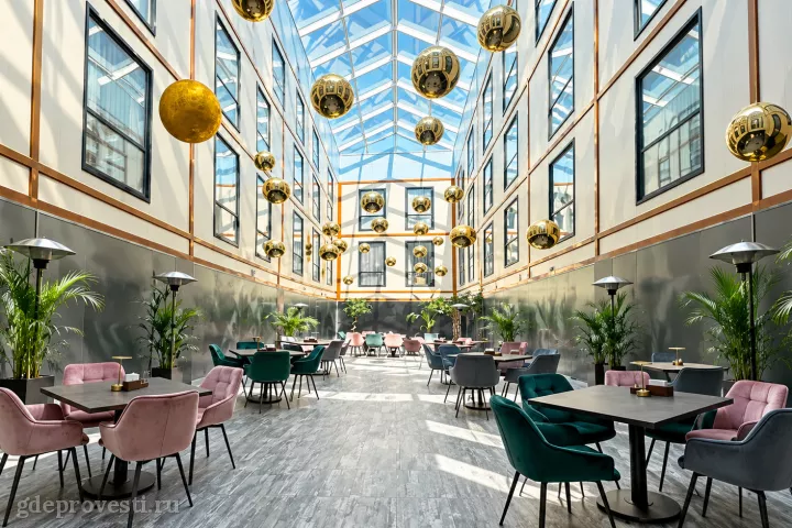 Бизнес-центр «Аурум» — Зал Atrium Hall — конференц-зал в Санкт-Петербурге