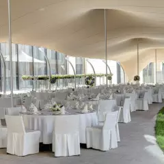 DoubleTree by Hilton Moscow – Marina — Летний тент на Piazza