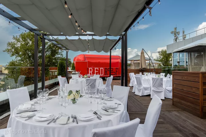 Red Stars Hotel — терраса Red Roof — летняя площадка в Санкт-Петербурге