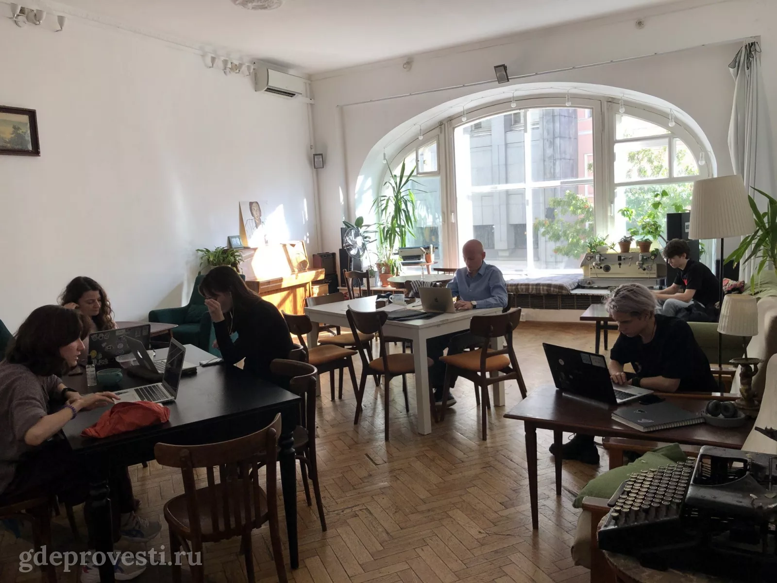 Циферблат — Большая гостиная — зал в Москве, фото 1