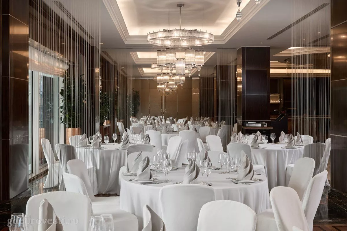 Hotel Continental (бывший InterContinental Москва Тверская) — Ресторан «Татлин» — зал в отеле в Москве, фото 1